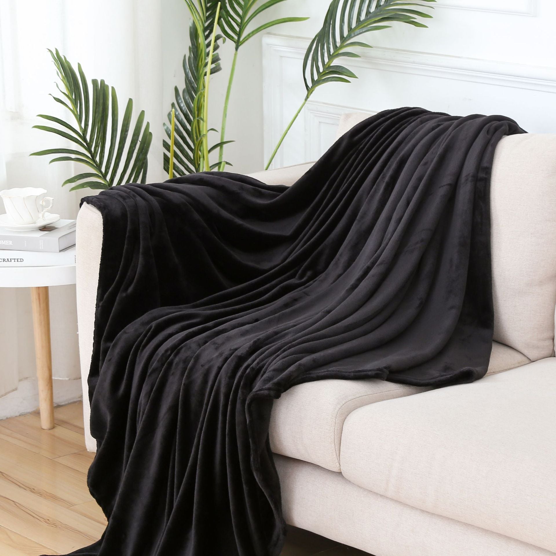 Ensfarget Flanellteppe – Ultratynn Varme for Maksimal Komfort - Nordic Vinterstil