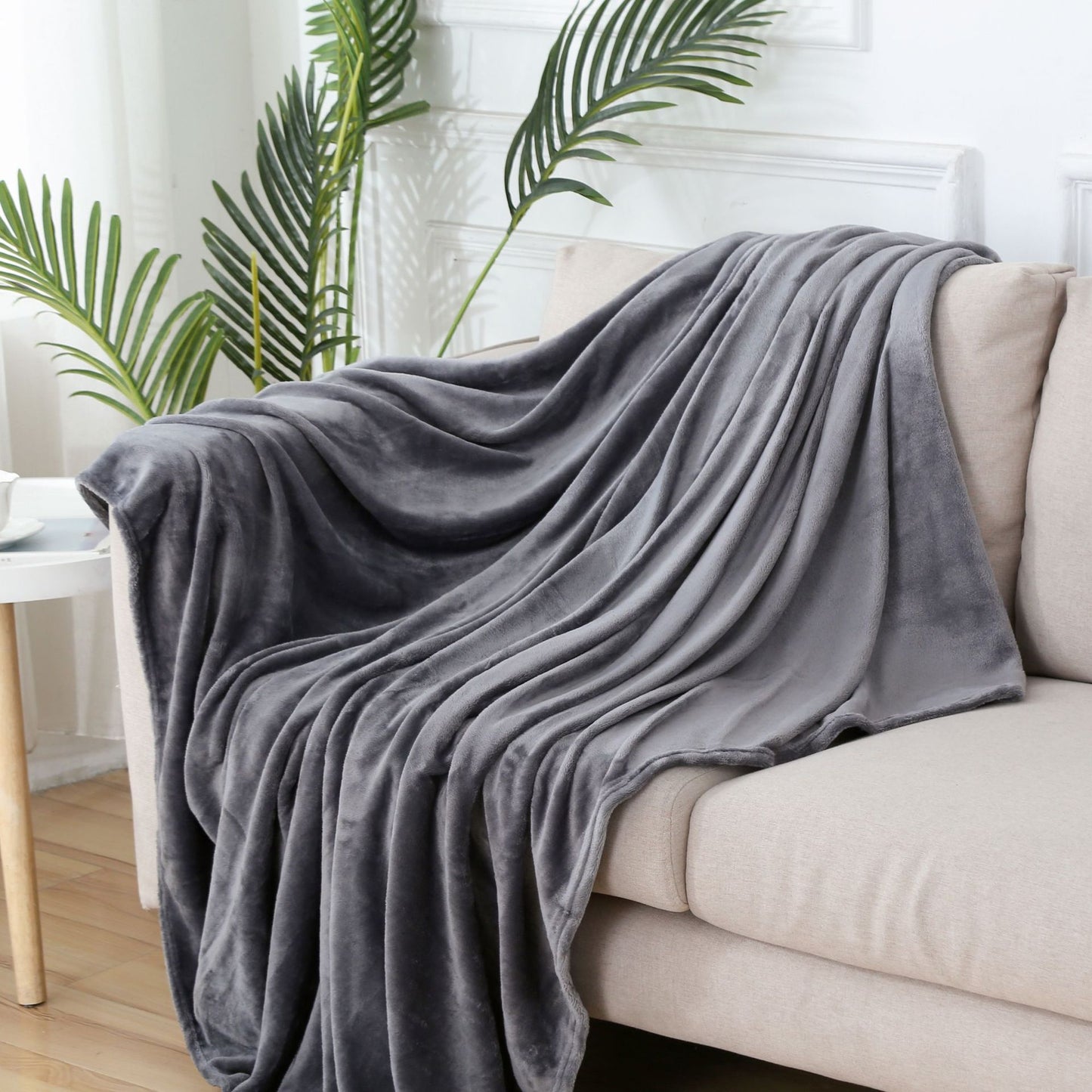 Ensfarget Flanellteppe – Ultratynn Varme for Maksimal Komfort - Nordic Vinterstil