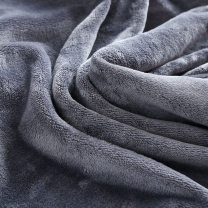 Ensfarget Flanellteppe – Ultratynn Varme for Maksimal Komfort - Nordic Vinterstil